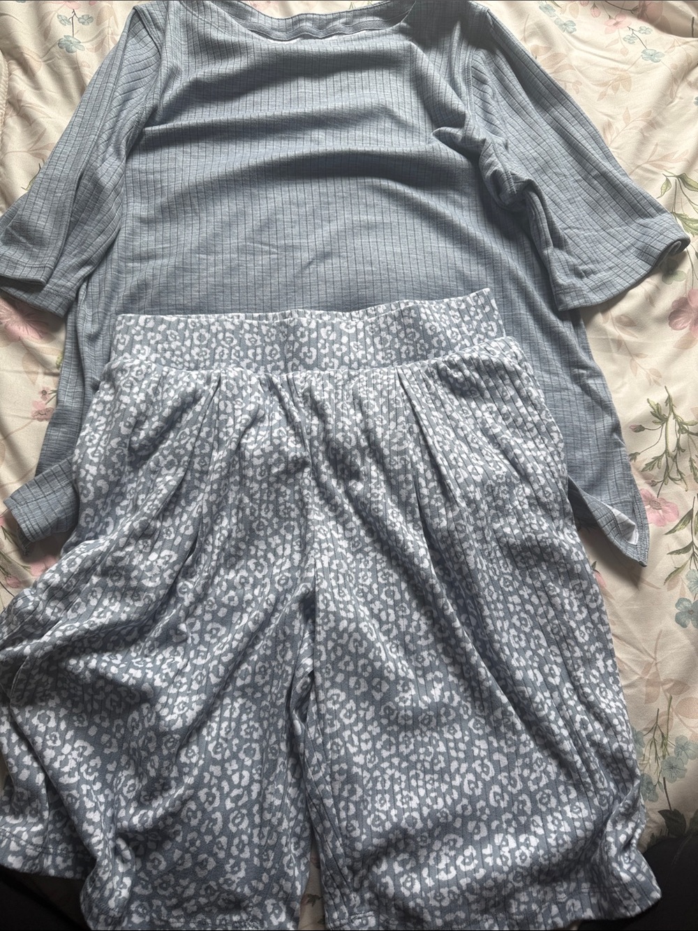 Soft comfort pajama set size S short sleeve & Animal Print Shorts